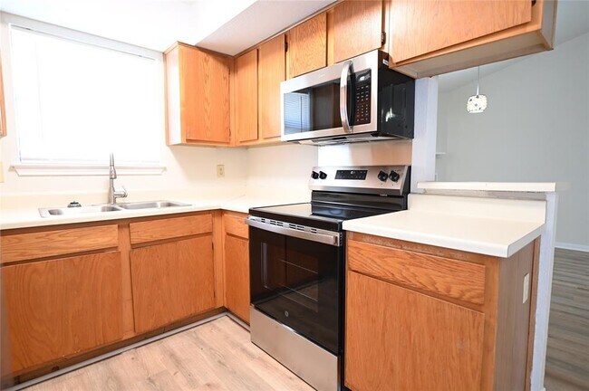 Photo - 1003 Crockett St