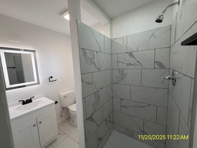 Photo - 2501 E 5th St