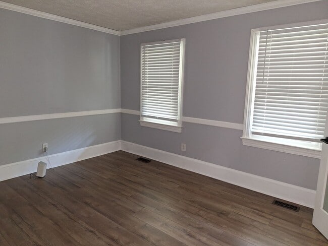 Photo - 212 Earle Ct