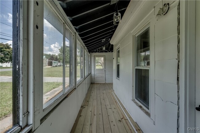 Photo - 29538 Maple St