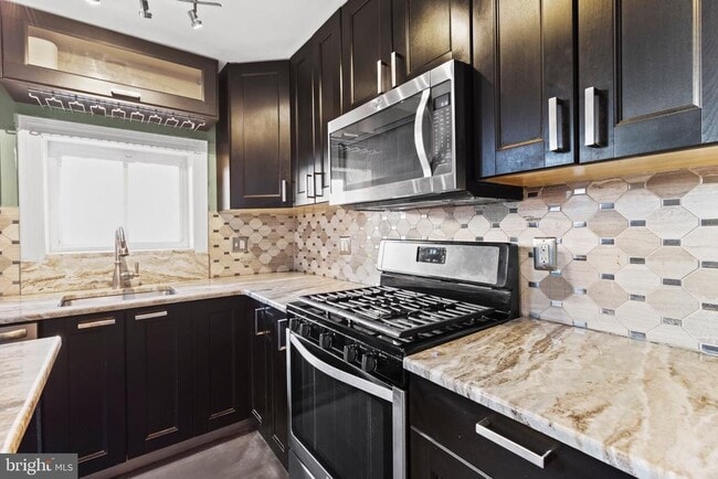 Photo - 2443 E Cumberland St