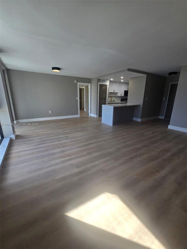 Photo - 9800 W Bay Harbor Dr Unit 305