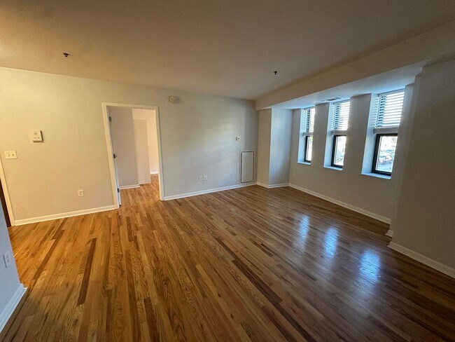 1337 W Fargo Ave Unit 207