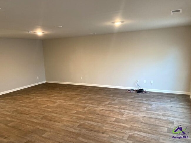 Photo - 119 River Birch Ln