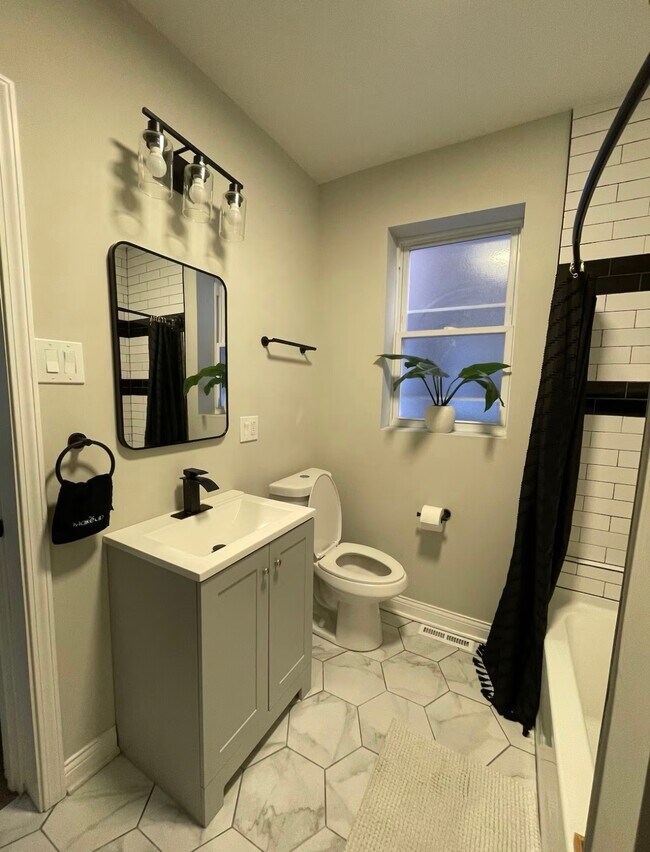 Photo - 1954 E 73rd Pl Unidad 1