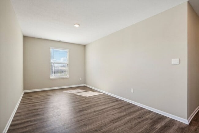 Building Photo - Fantastic 5bd/3ba home! Let yourself in!