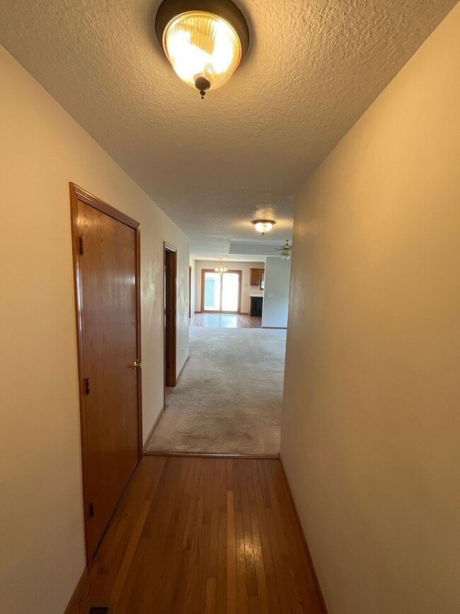 Photo - 124-126 W Briarbrook Unit 124 W Briarbrook