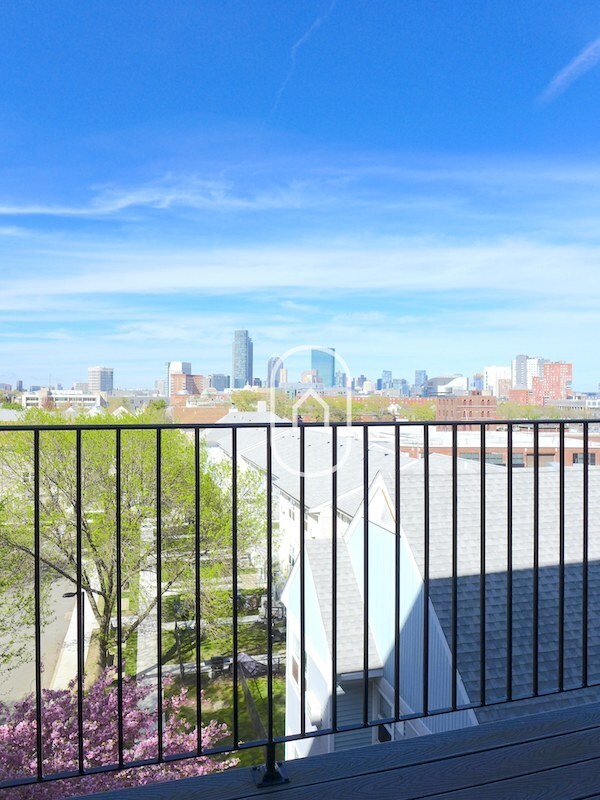 Photo - 714 Parker St