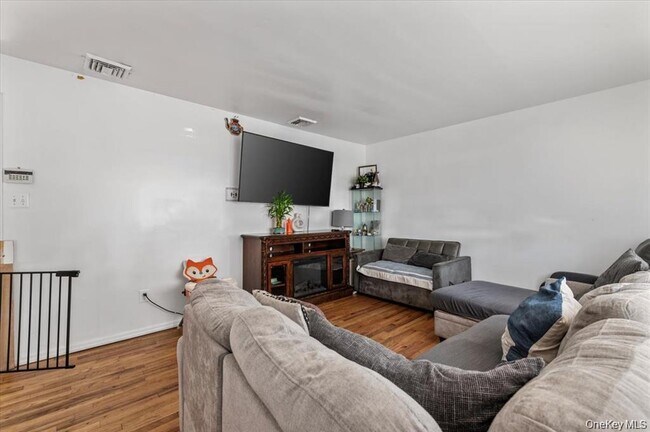 22 Hudson Pl