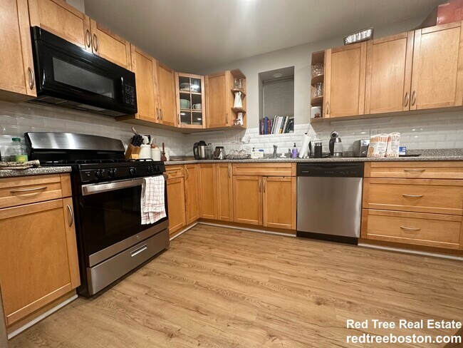 98 Cypress St Unit 2