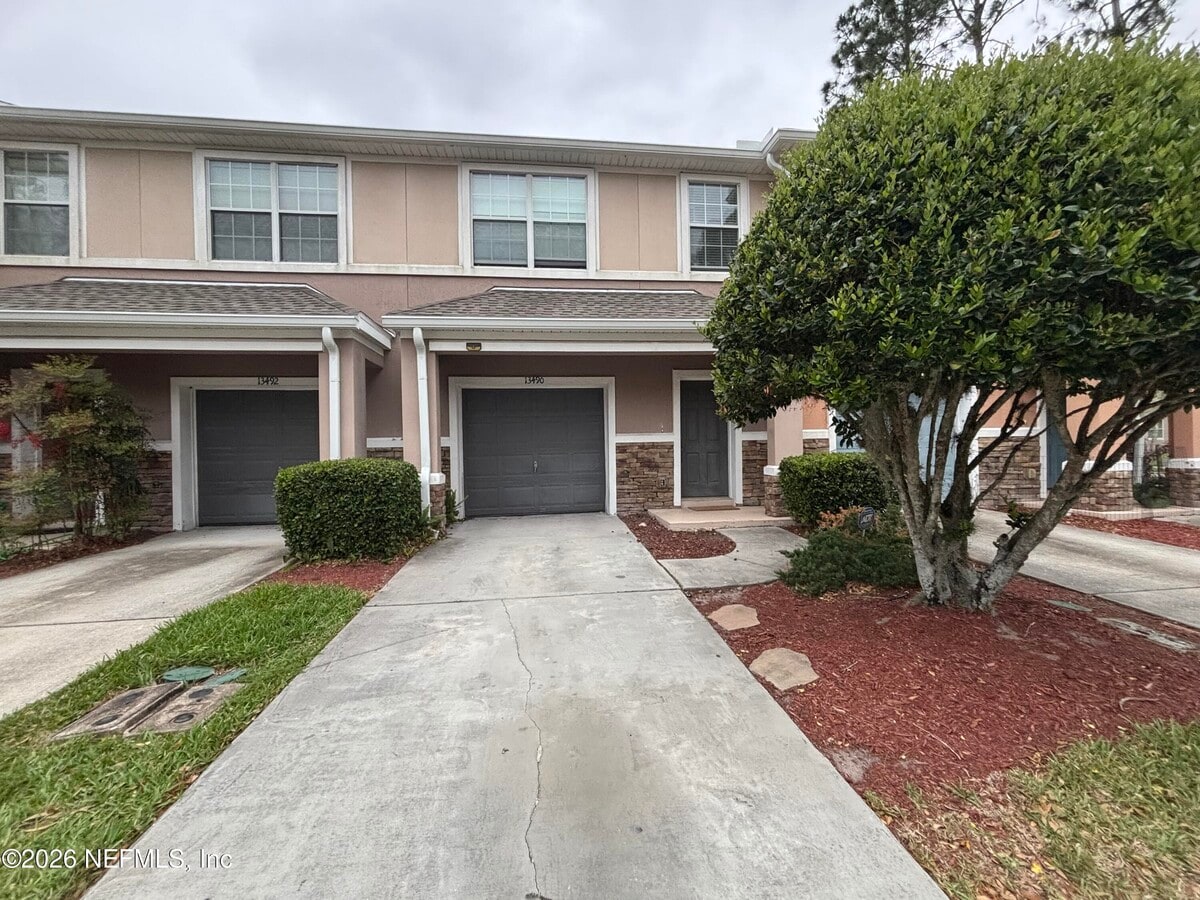 Photo - 13490 Essence Ct