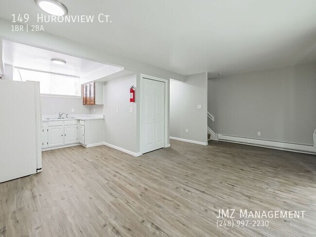 Photo - 149 Huronview Ct