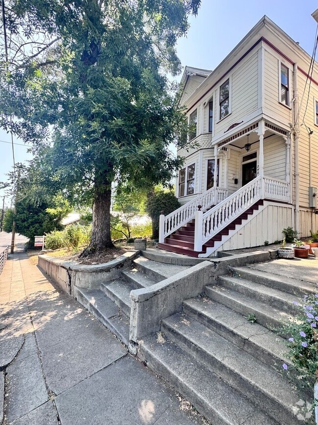 Building Photo - Victorian downtown Rental