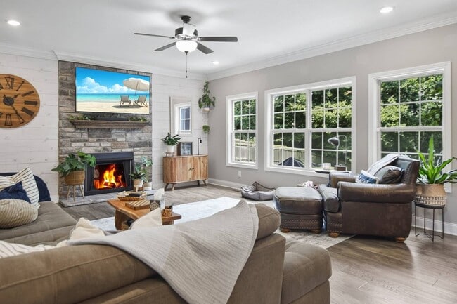 Photo - Dog Friendly Four Bedroom with Bonus!