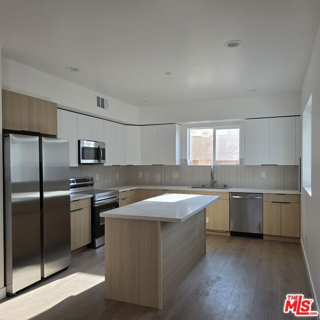 Photo - 10829 Peach Grove St Unit 3