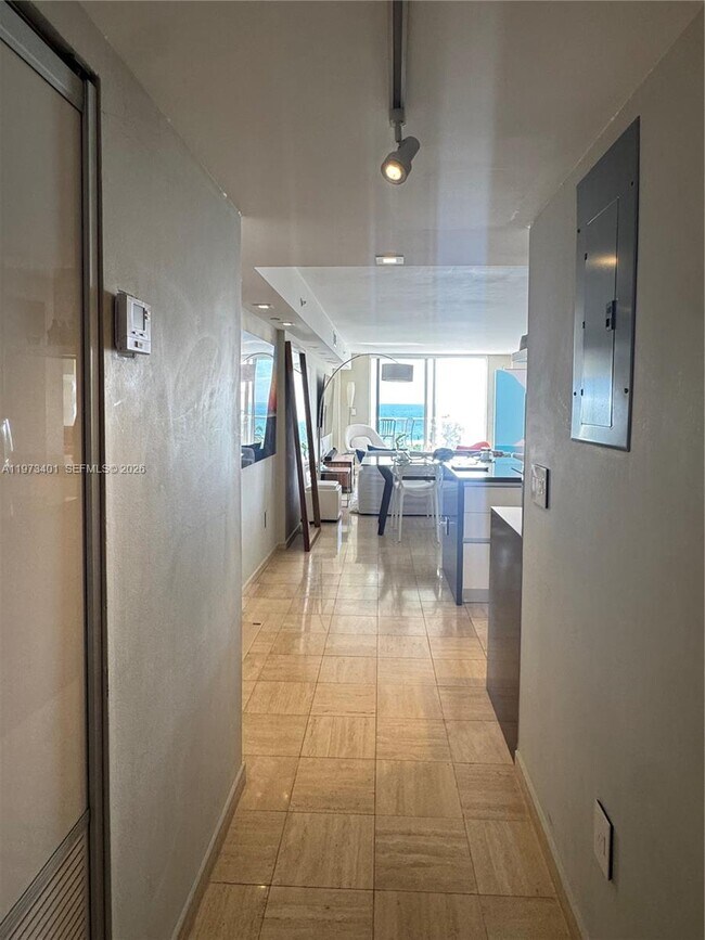 2457 Collins Ave Unit 405
