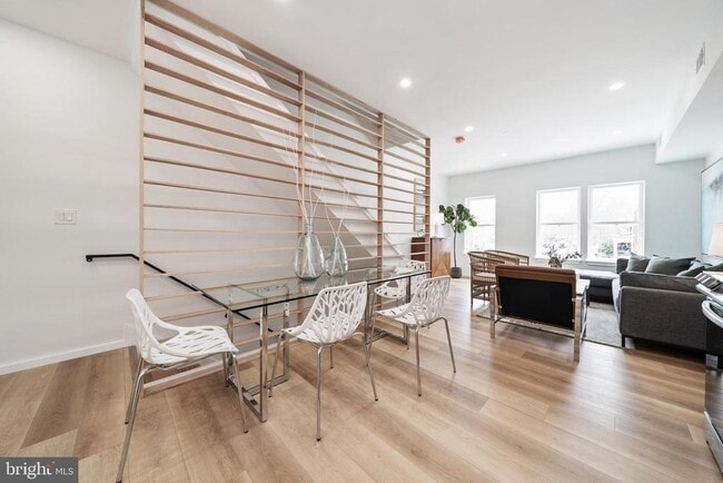 Photo - 750 19th St NE