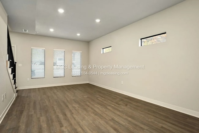 Photo - Oak Ridge Falls – Modern Living in Raymore