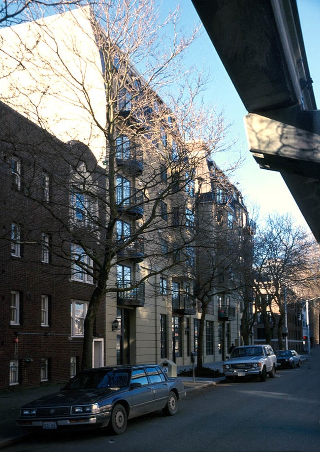 Vista alternativa del edificio 1 - Montreux Condos
