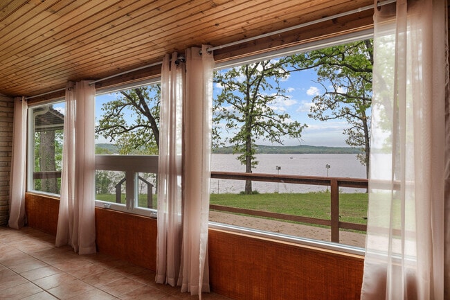 Photo - 471 Parkside Dr