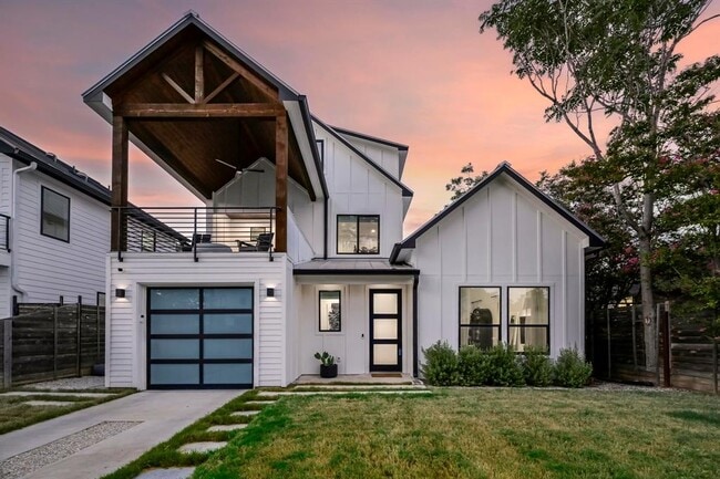 Photo - 2104 E 2nd St