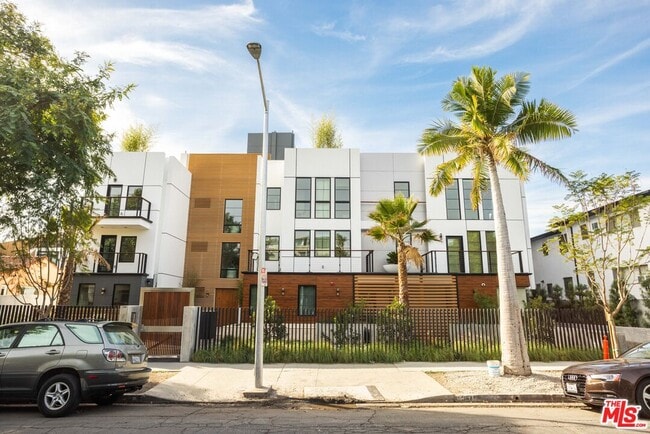 Photo - 547 N Sweetzer Ave Unidad 203