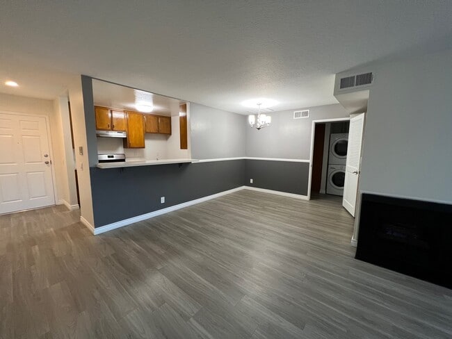 Photo - 14615 Burbank Blvd Unidad 201