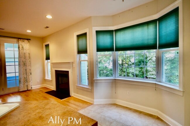 Photo - 1892 Clay Dr