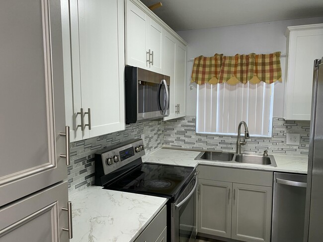 Building Photo - 6890 Royal Palm Blvd Unit 209h