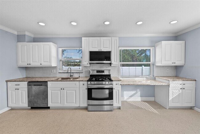 Photo - 7499 Oak St NE