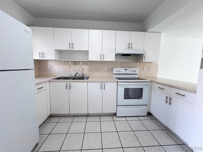 Photo - 519 W 68th St