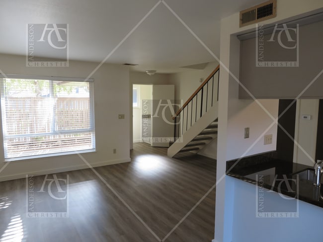 Photo - 204 Castillion Terrace