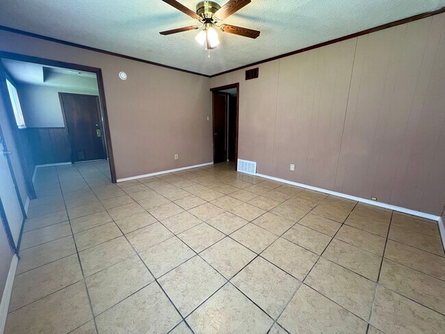 Photo - Cozy 3 Bedroom, 1 Bathroom Home for Rent!