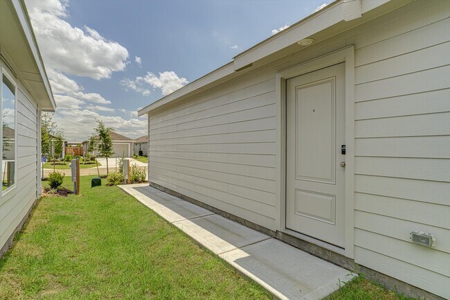 Photo - 390 LUCIA Way