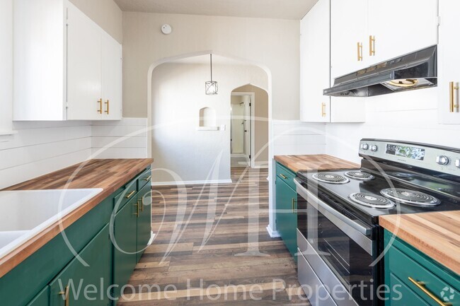Building Photo - Newly Updated 2 Bedroom With Detached Gara... Rental