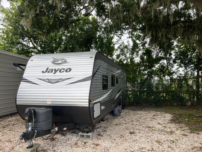 RYDEs VACA 305 Linden Dr Ellenton - RYDEs VACA 305 Linden Dr Ellenton Apartment Unit RV/Camper lot