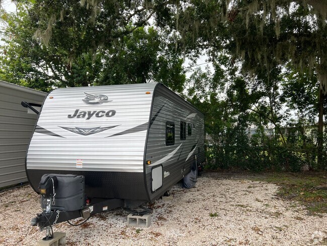 Building Photo - RYDEs VACA 305 Linden Dr Ellenton Unit RV/Camper lot Rental