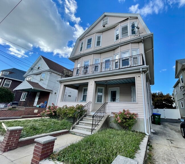 Building Photo - 32 Bowen Ave Unit 3