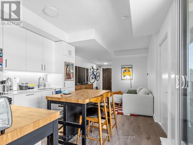 Photo - 297 College St Unit 1503