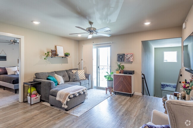 2BR, 2BA - 1,172 SF - 7 Zero 6 Apartments