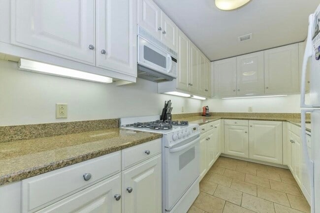Photo - 2 Avery St Unit 810