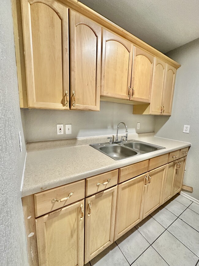 Photo - 5320 Lovell Ave