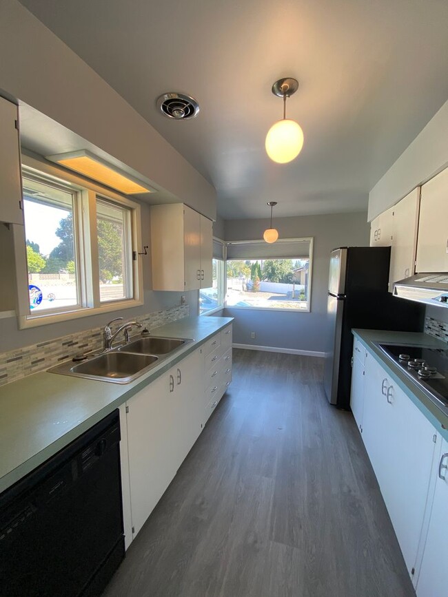 Photo - Four Bed, Two Bath Single Family Home with Fantastic View ON the Golf Course!