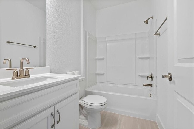 Photo - 140 Darlington Ct