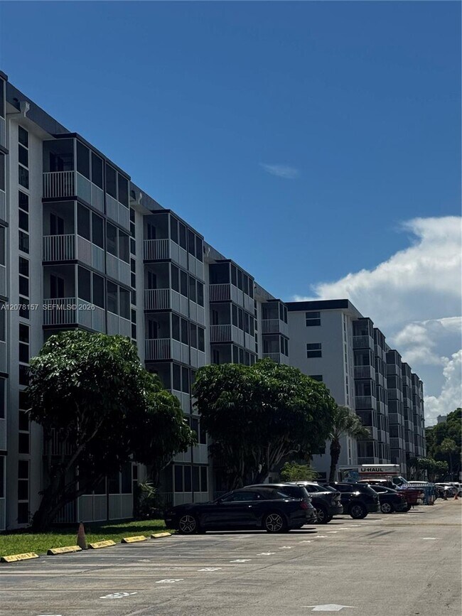 16851 NE 23rd Ave Unit B402