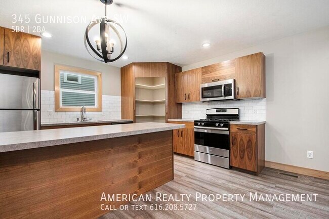 Photo - 345 Gunnison Ave SW