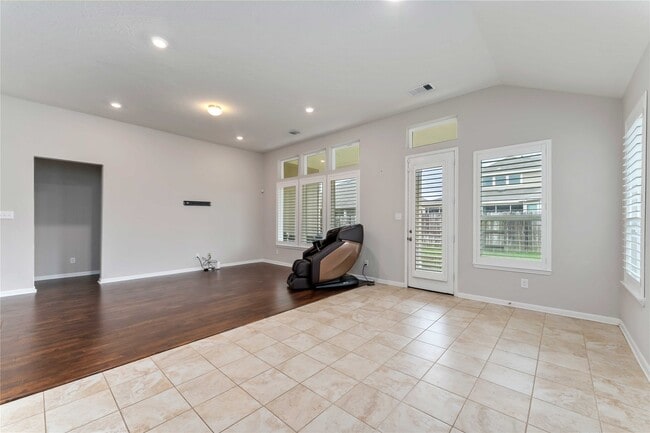 Photo - 5914 River Timber Trl