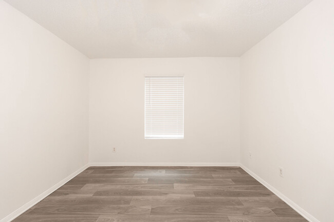 Bedroom 4 - Lewis on Cascade Apartments