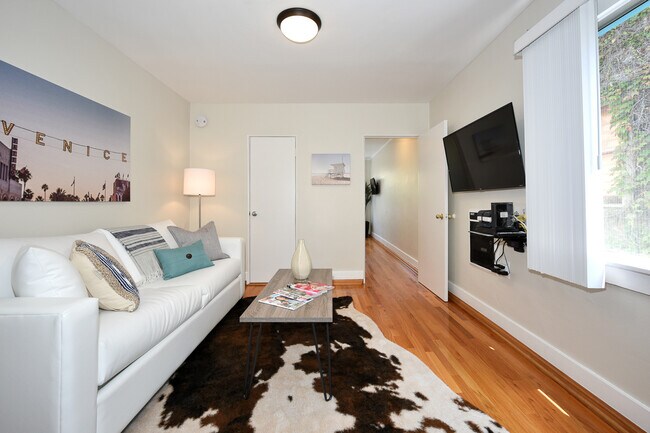 Photo - 16 Clubhouse Ave