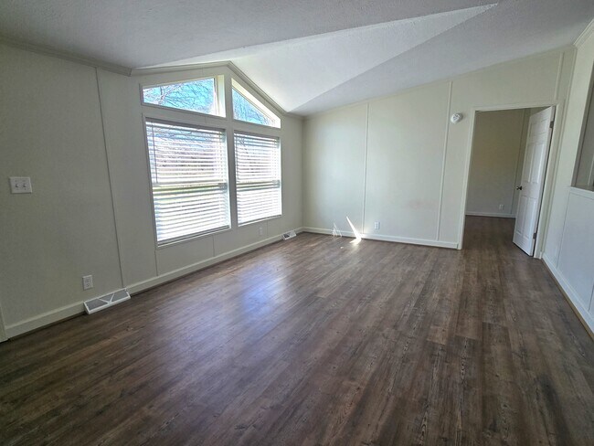 Photo - 165 Cattle Ln